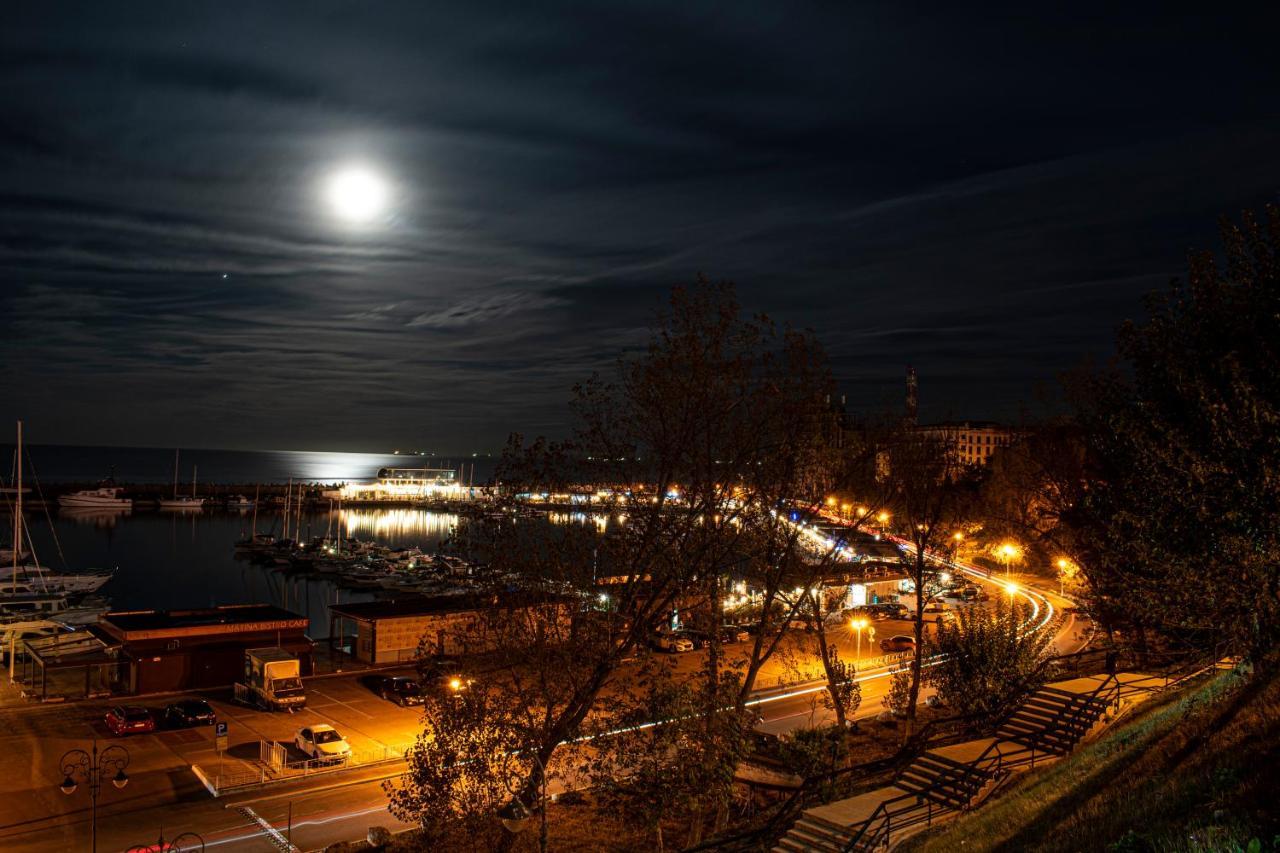 Sunset By Old Town Apartment Constanta Bagian luar foto